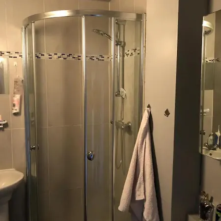 Penzion Cosy, Large Double In A Shared Flat Edinburgh