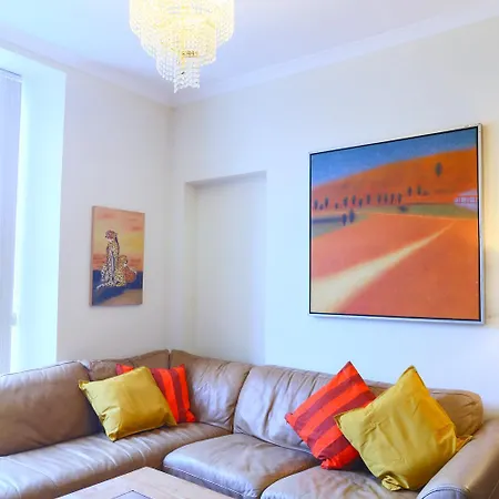1 Minute From Royal Mile, Large 5 Bed 公寓 *