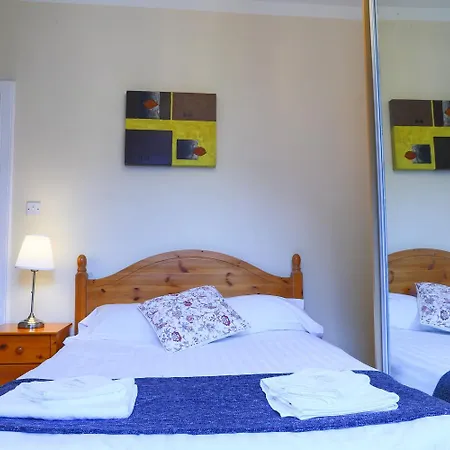 Apartment 1 Minute From Royal Mile, Large 5 Bed