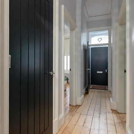 Appartamento Pass The Keys Main Door 3 Bed With Free Parking Edimburgo