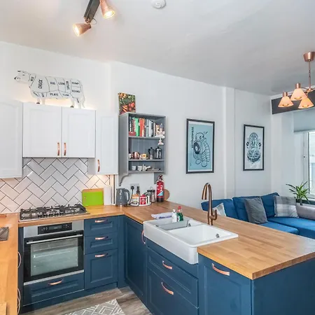 Pass The Keys Trendy Historic Flat Sleeps 4 To 6 Near Leith Shore