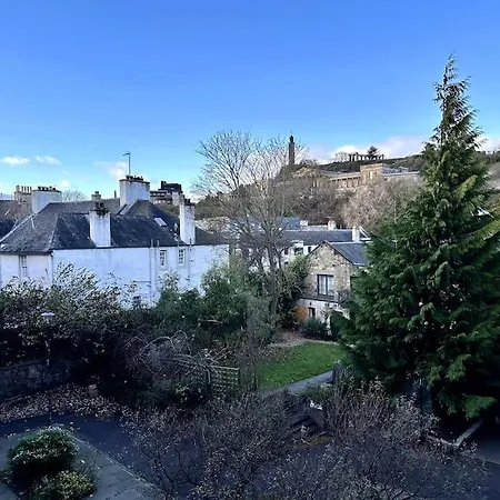 Apartment Old Town Bolthole. Canongate 2ba *