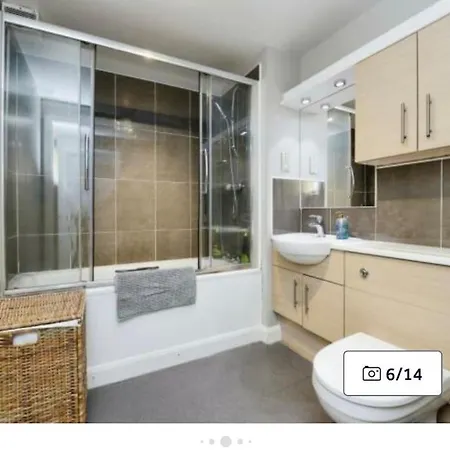 Modern 2 Bedrooms & Two Bathrooms * 爱丁堡