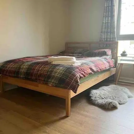 Modern 2 Bedrooms & Two Bathrooms * 爱丁堡