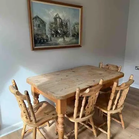 Modern 2 Bedrooms & Two Bathrooms