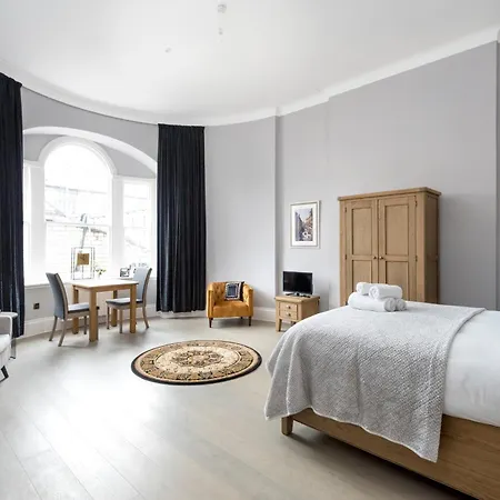 Modern George Street Sleeping 2 *