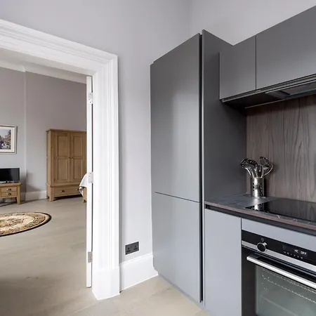 Modern George Street Sleeping 2 *