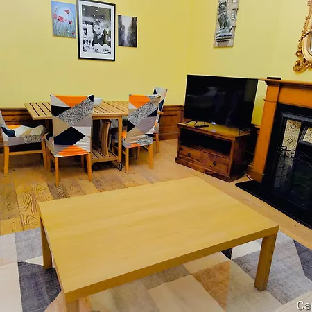 Georgian 2 Bedroom Apartment *