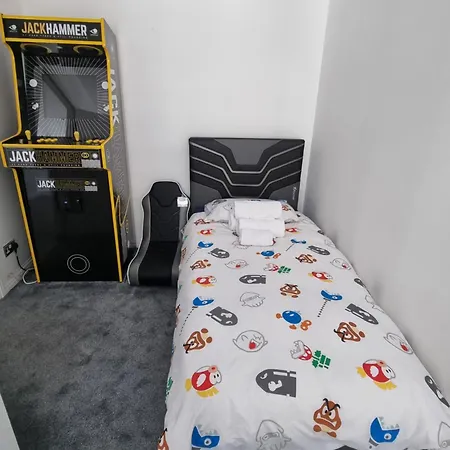 A Unique Two Level Main Door Flat In Leith, 3 Bedrooms. Apartament *