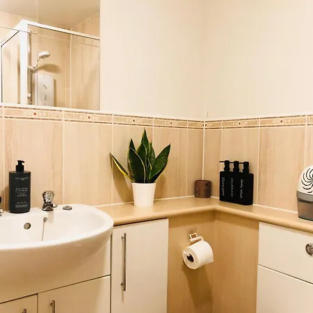 Apartment Spacious Centre Flat Free Parking& Superfast Wifi