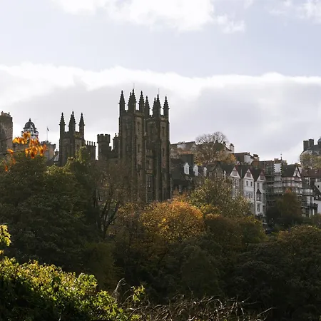 Sonder Royal Garden Aparthotel Edinburgh