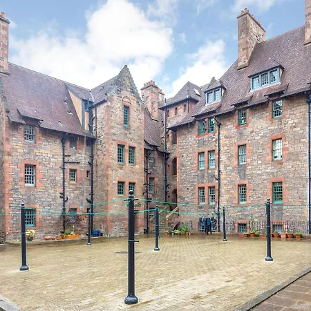 Apartment The Well Court *