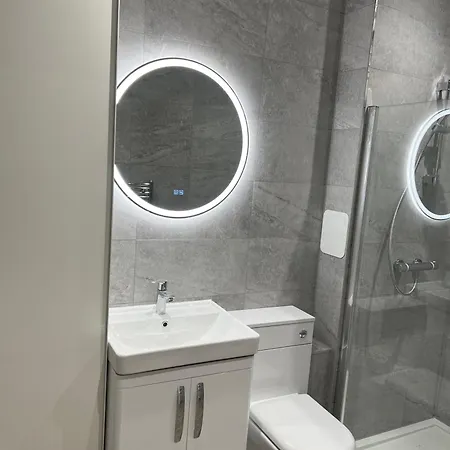 Apartment Beautiful 2 Bed 2 Bath Flat Overlooking Meadows Park