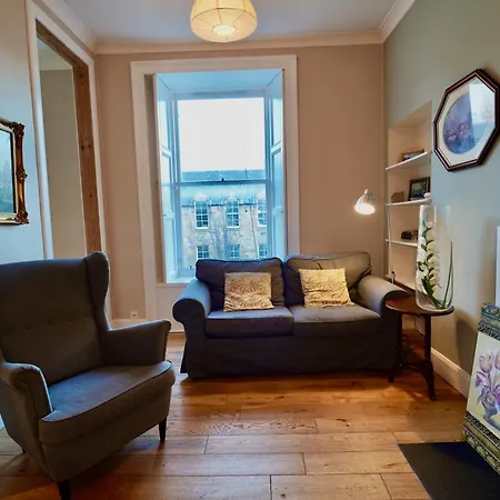 Spacious 2 Bed Next To Royal Mile & Waverley * 에든버러