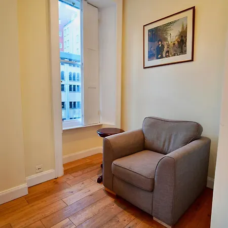 Spacious 2 Bed Next To Royal Mile & Waverley * 에든버러