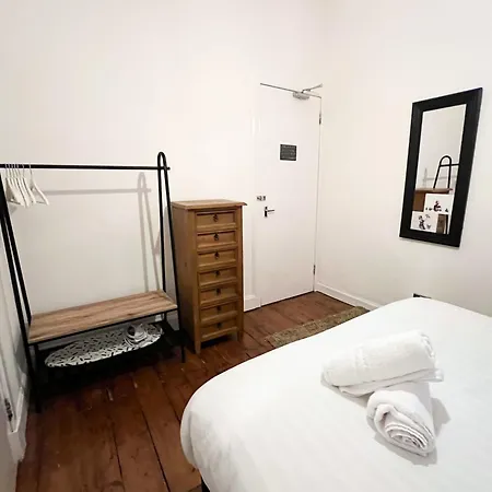 Central Edinburgh, Quirky & Modern 1 Bed *