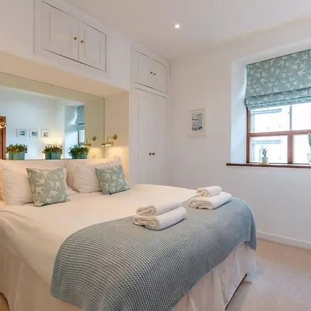 The Converted Stables - A Characterful Mews House Holiday home *