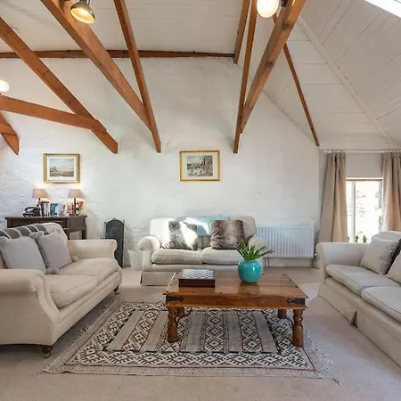 The Converted Stables - A Characterful Mews House * Edinburgh