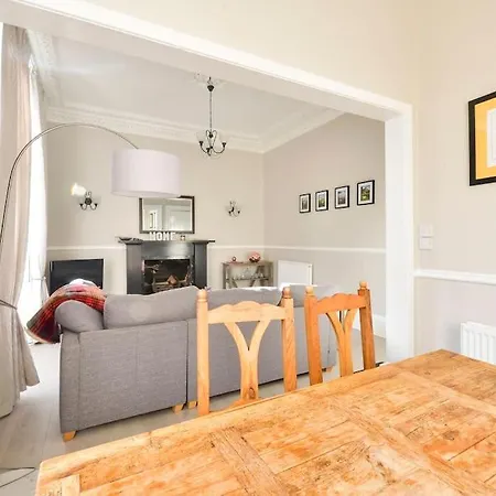 George Iv Bridge - Superbly Located 3 Bedroom! *