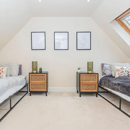 The Gate House - 3 Bed & Parking *