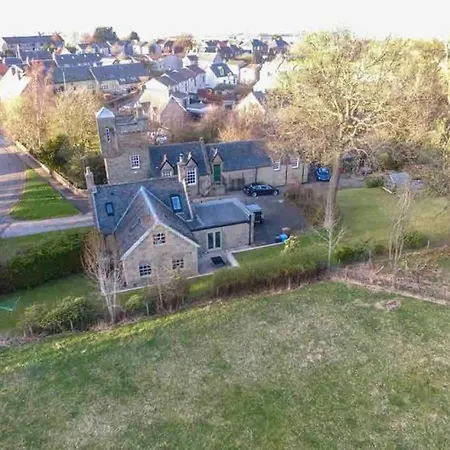 The Gate House - 3 Bed & Parking Villa *