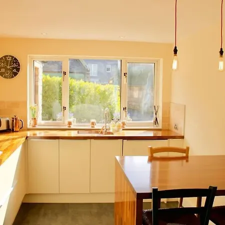 Arthur St - Spacious 3br House W Parking In Leith Apartment