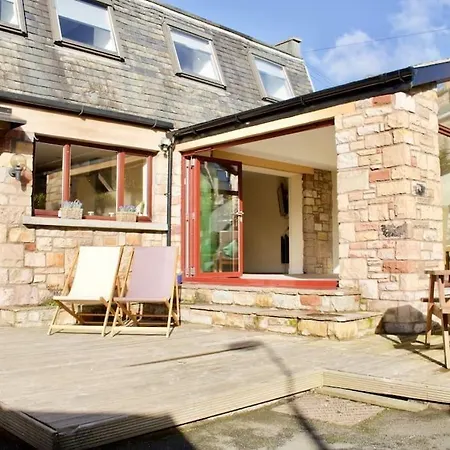 Arthur St - Spacious 3br House W Parking In Leith Apartment *
