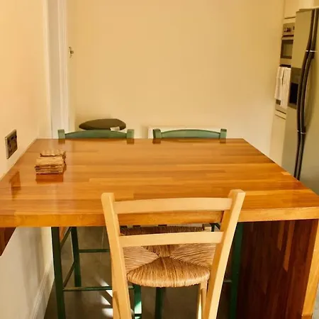 Arthur St - Spacious 3br House W Parking In Leith Apartment