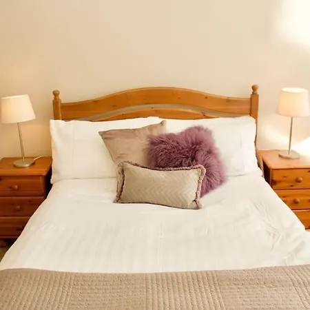 Arthur St - Spacious 3br House W Parking In Leith *