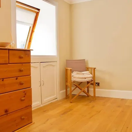Arthur St - Spacious 3br House W Parking In Leith Apartment