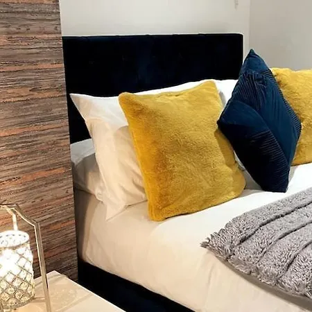 Apartment Lovely 3 Bedroom With Private Garden In Centre *
