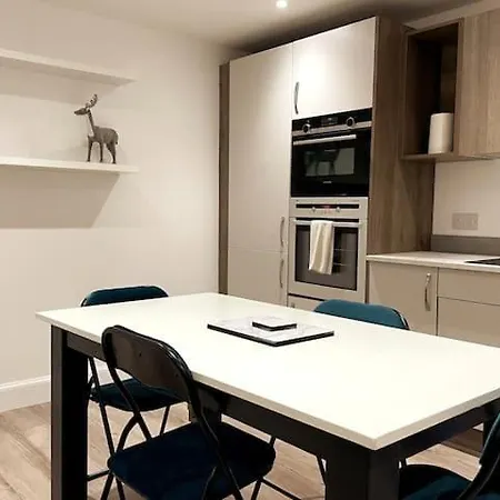 Lovely 3 Bedroom With Private Garden In Centre