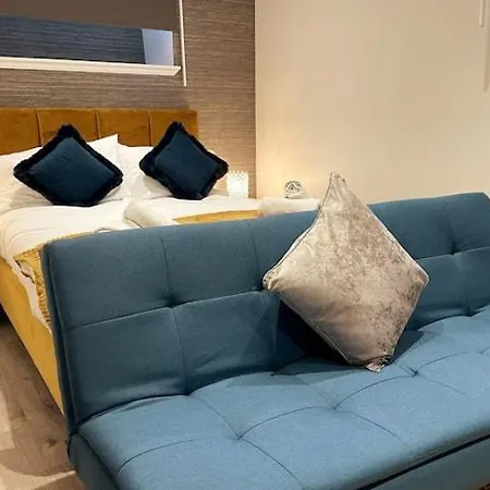 Lovely 3 Bedroom With Private Garden In Centre * Edinburgh