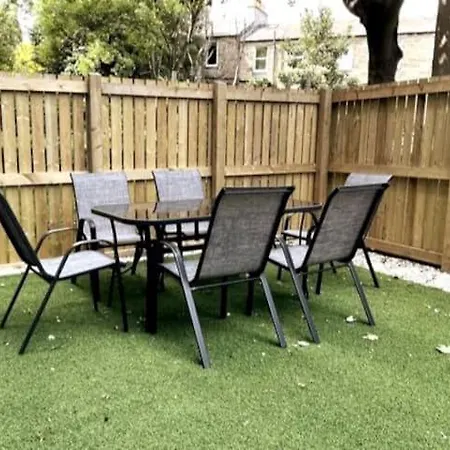 Apartment Lovely 3 Bedroom With Private Garden In Centre *