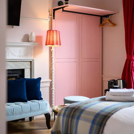 Queen Charlotte 3* Edinburgh