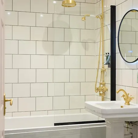 Queen Charlotte Эдинбург