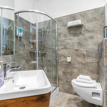 Cosy Modern Centre Flat *