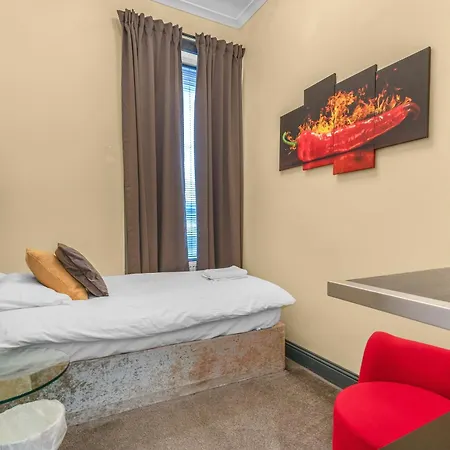 Cosy Modern Centre Flat *