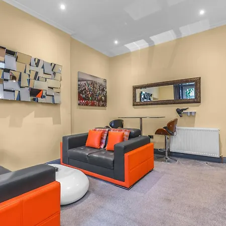 Cosy Modern Centre Flat *