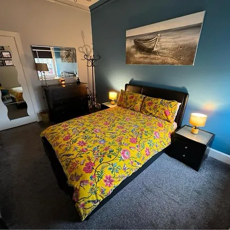 Two Bedroom With Free Side Street Parking 24