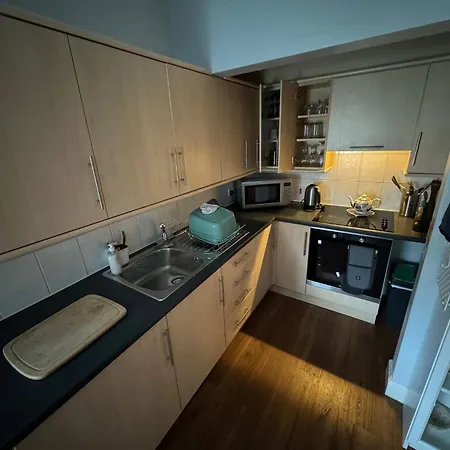 Appartement Two Bedroom With Free Side Street Parking 24 *