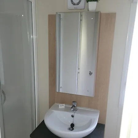 Cozy Caravan Near * Edinburgh