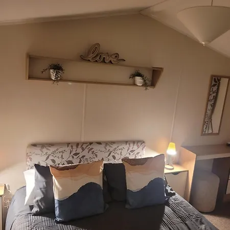 Vakantiehuis Cozy Caravan Near *