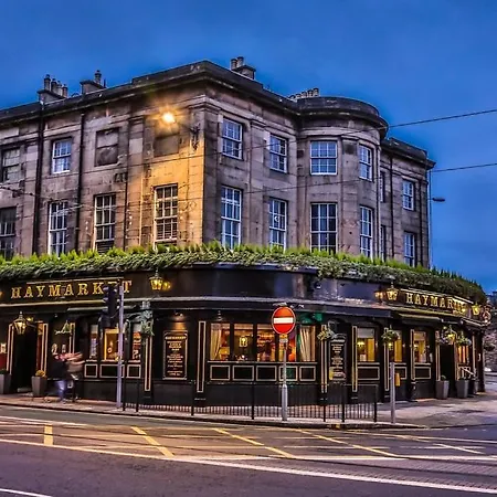 1 Bedrooms Flat In Haymarket, Heart Of Flat Sleeps 4 , *