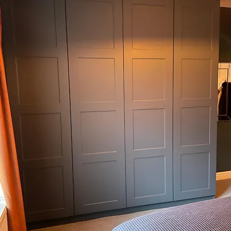 Vakantiehuis Ultra Stylish Furnished In