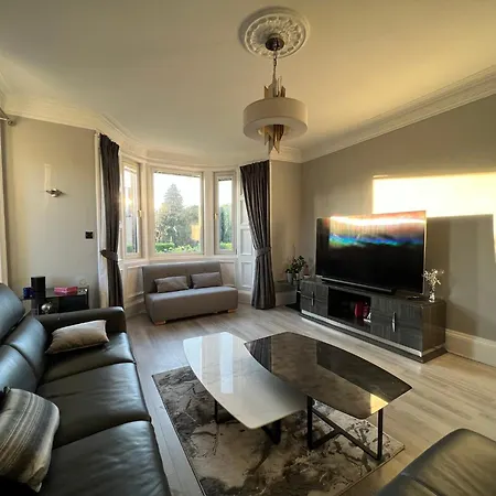 Immanuel House - Modern Luxury Victorian 1872 - Ultrafast Starlink Wifi & Free Parking
