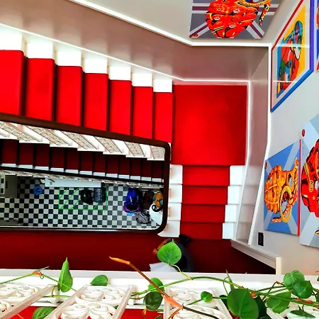 24 Royal Terrace 4*