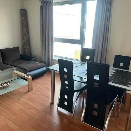 Apartment Modern 2 Bed With Stunning Seaside View *