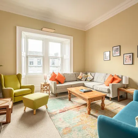 Апартаменты 5-br 3-bth Newington - Modern & Spacious Эдинбург