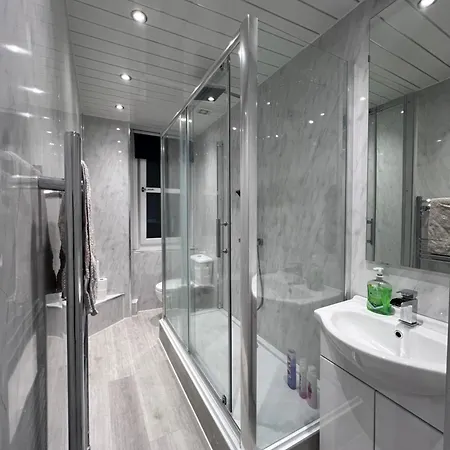 Apartment Lovely 4 Bedroom 2nd Floor Walk Up Edinburgh